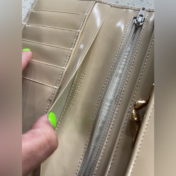 Gucci Wallet Like New (EUC) - Picture 4 of 15